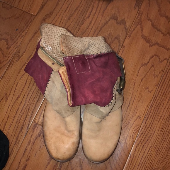 Leather ankle booties. Size 7.5 - Picture 2 of 3